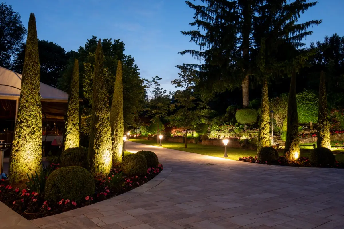 Restaurant with Garden - Welcoming Light Atmospheres