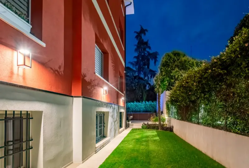 Private Villa with Architectural Lighting - Discreet...