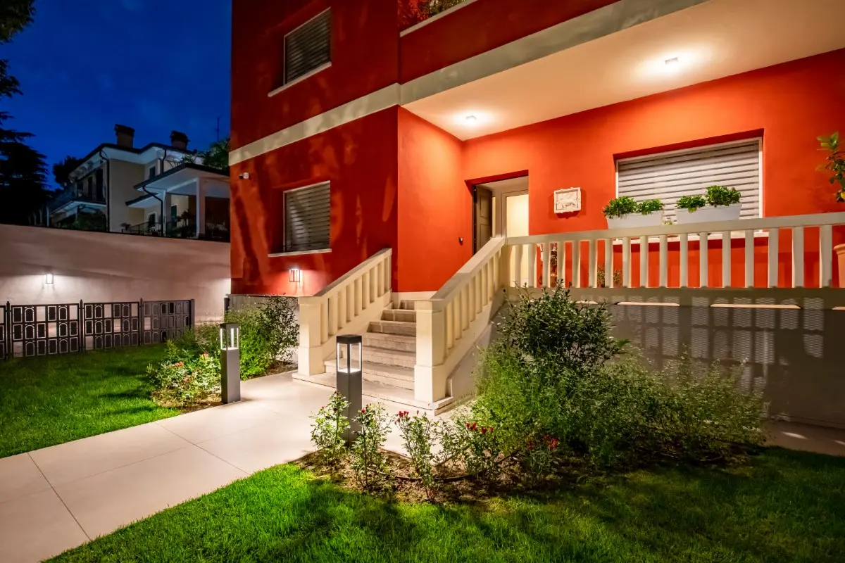 Private Villa with Architectural Lighting - Discreet...