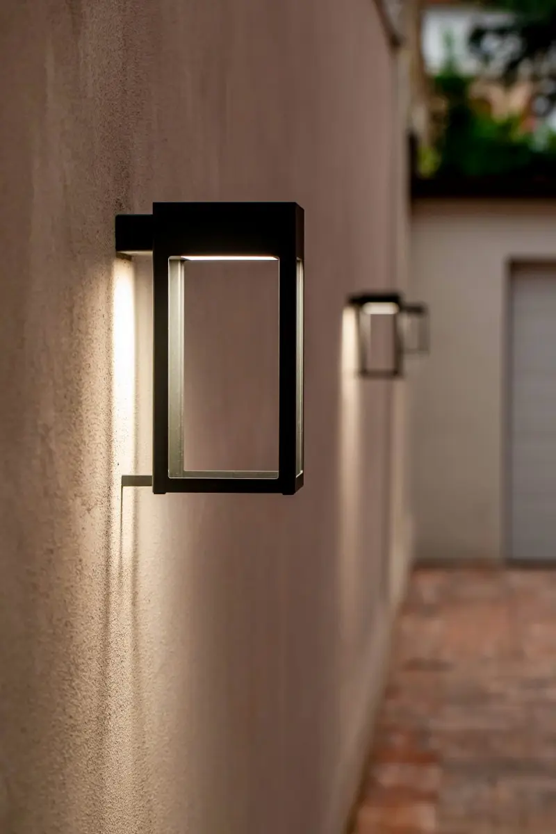 Private Villa with Architectural Lighting - Discreet...