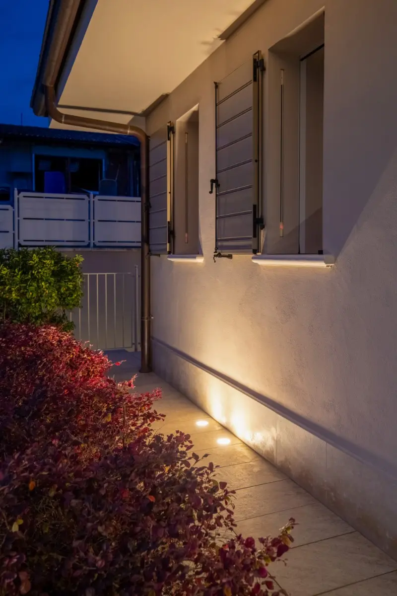 Villa con giardino e piscina - Luce stratificata nel...