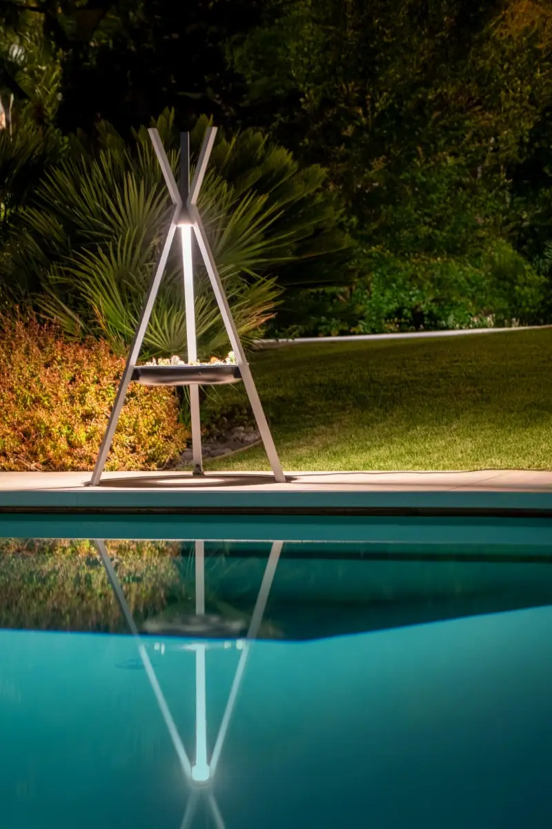 Villa con giardino e piscina - Luce stratificata nel...