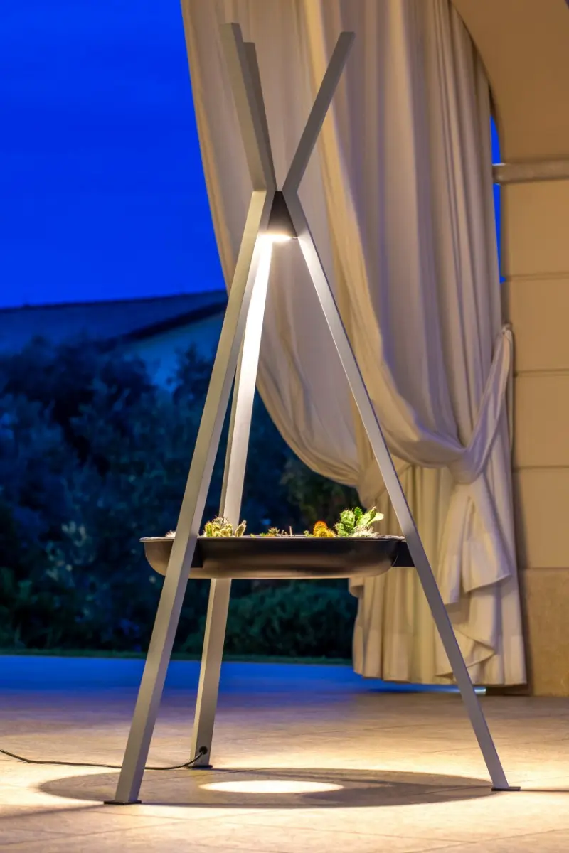 Villa con giardino e piscina - Luce stratificata nel...
