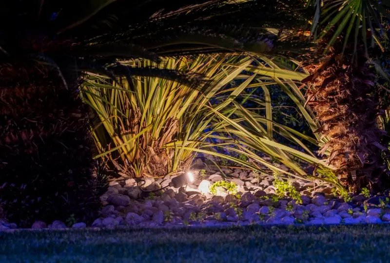 Villa con giardino e piscina - Luce stratificata nel...
